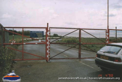 Pegwell Bay hoverport -   (The <a href='http://www.hovercraft-museum.org/' target='_blank'>Hovercraft Museum Trust</a>).